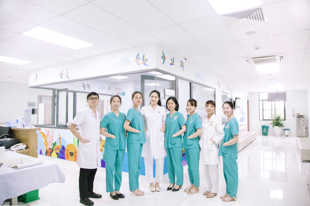 Thiết kế đồng phục, thẻ nhân viên
